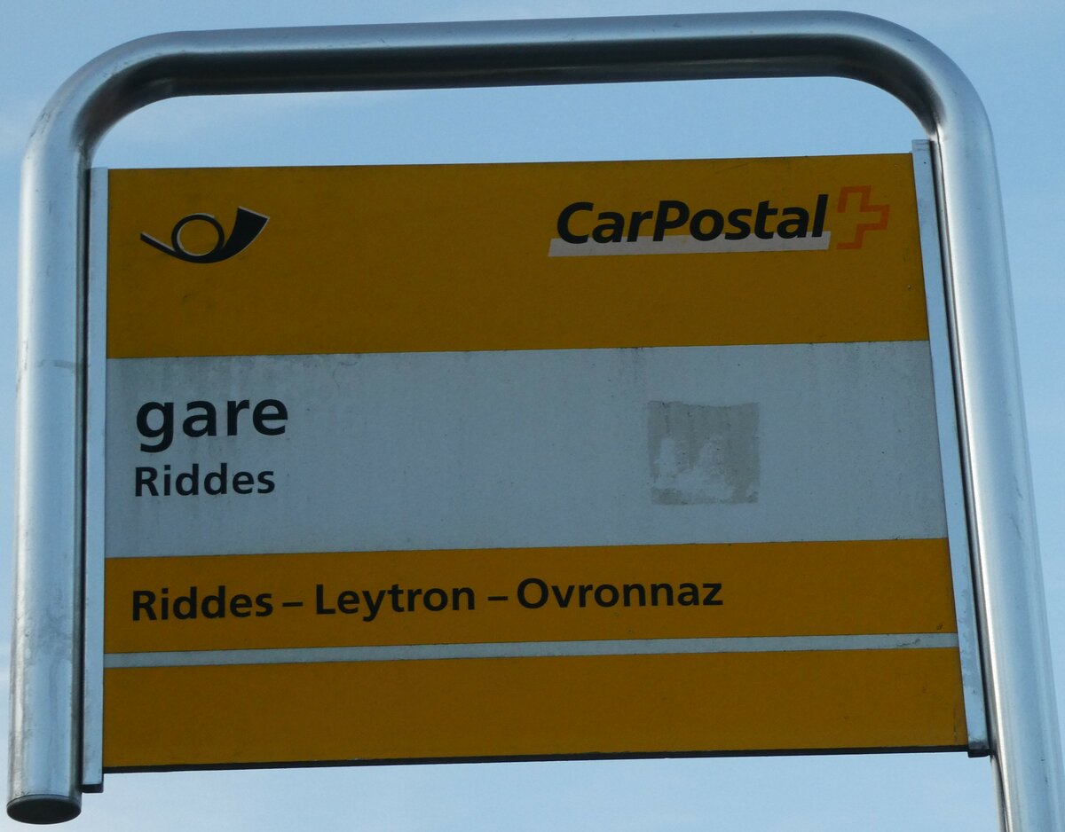 (231'608) - PostAuto-Haltestellenschild - Riddes, gare - am 1. Januar 2022