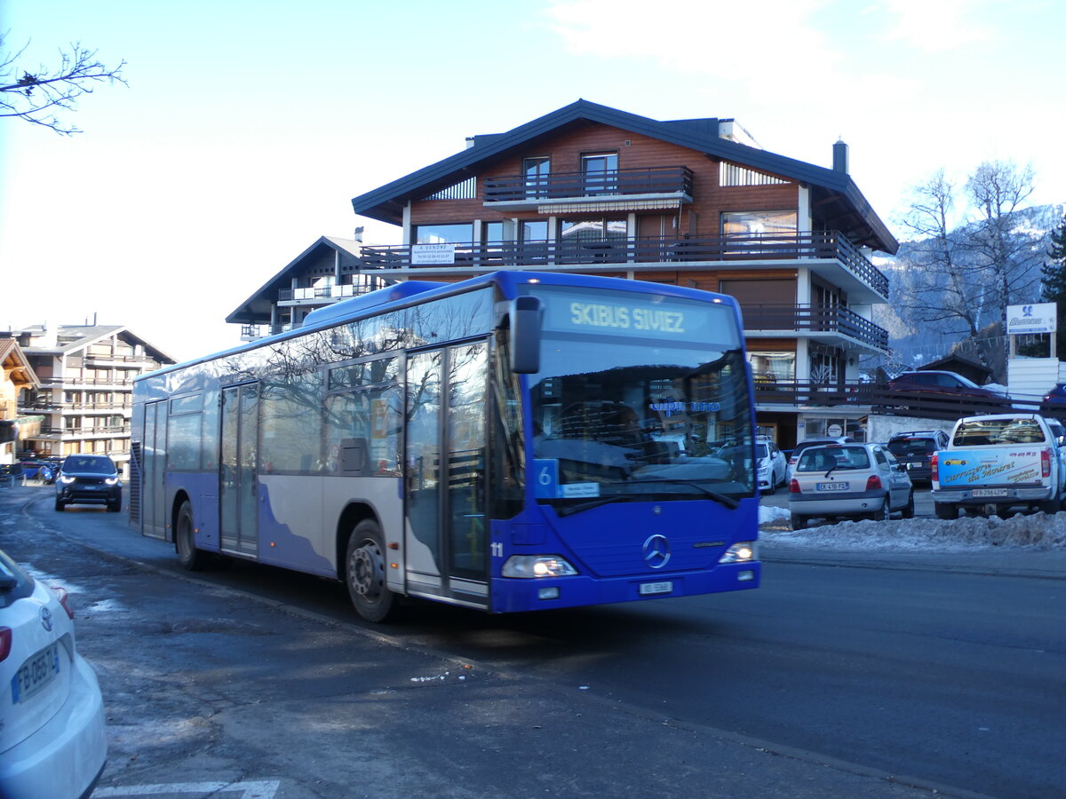 (231'643) - Lathion, Sion - Nr. 11/VS 5368 - Mercedes (ex VZO Grningen Nr. 74) am 1. Januar 2022 in Haute-Nendaz, Tlcabine