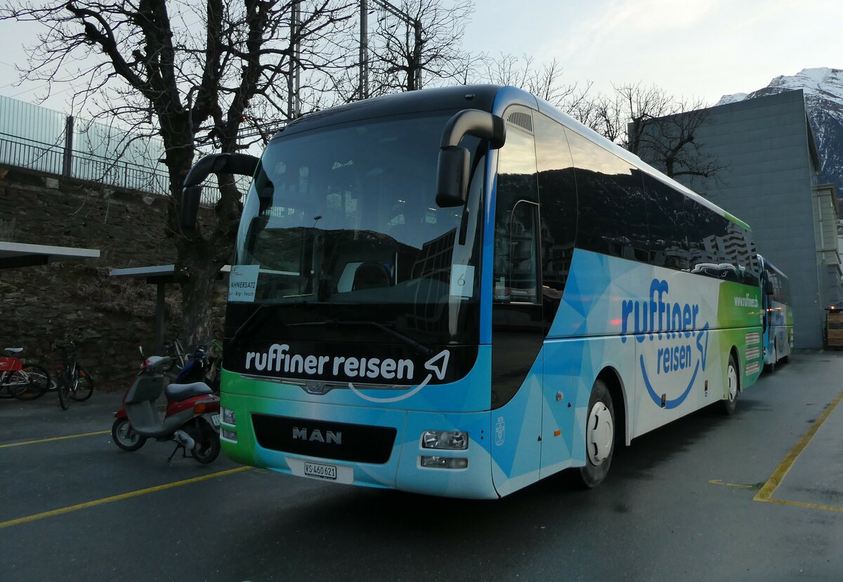 (231'697) - Ruffiner, Turtmann - VS 460'621 - MAN am 2. Januar 2022 beim Bahnhof Brig