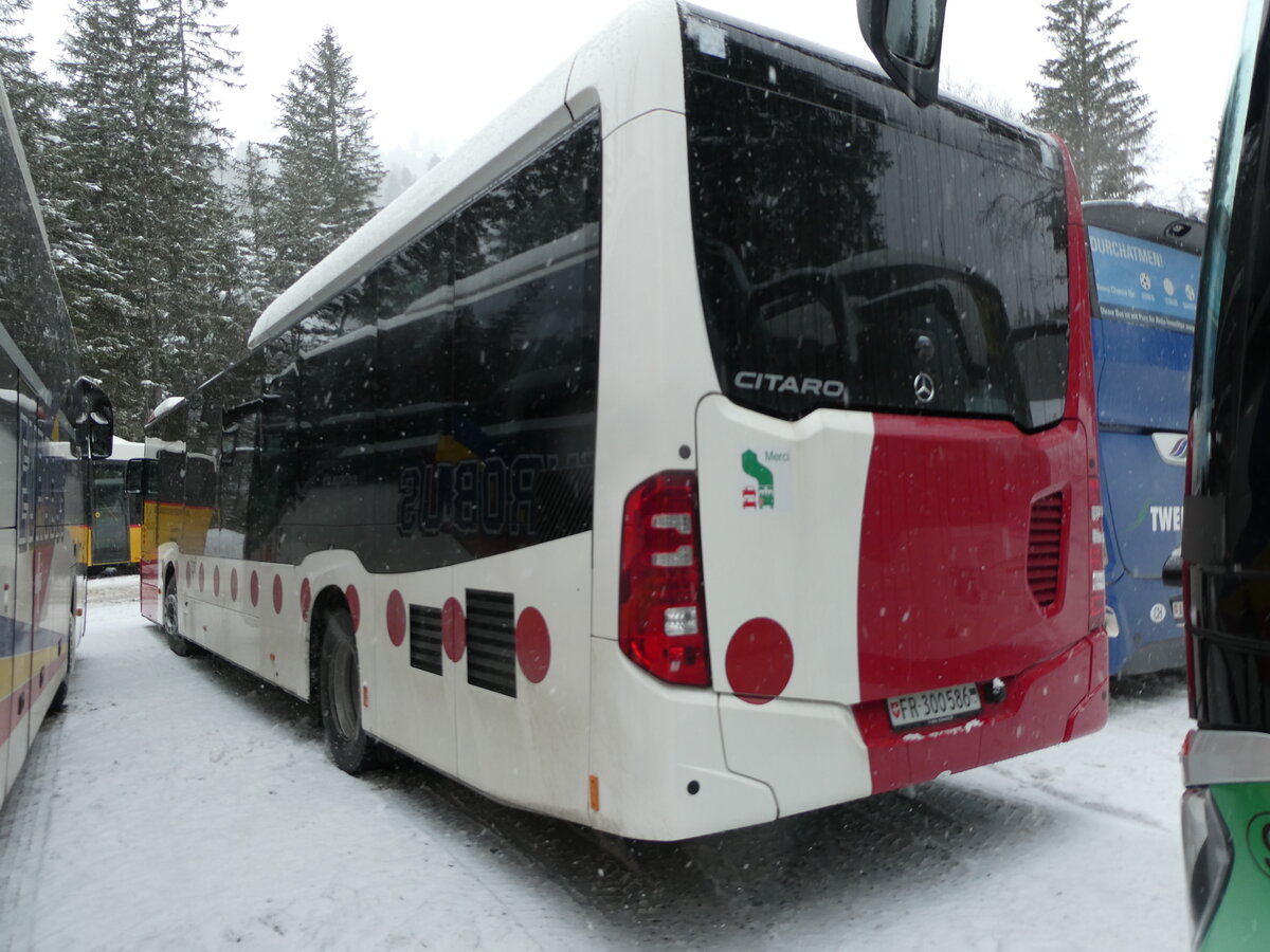 (231'910) - Wieland, Murten - Nr. 117/FR 300'586 - Mercedes am 9. Januar 2022 in Adelboden, Unter dem Birg