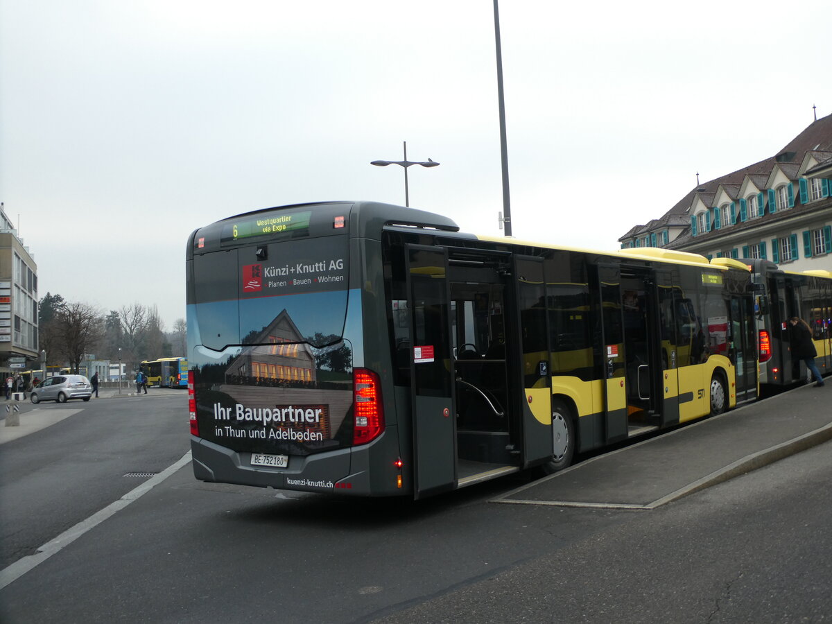 (232'102) - STI Thun - Nr. 180/BE 752'180 - Mercedes am 19. Januar 2022 beim Bahnhof Thun