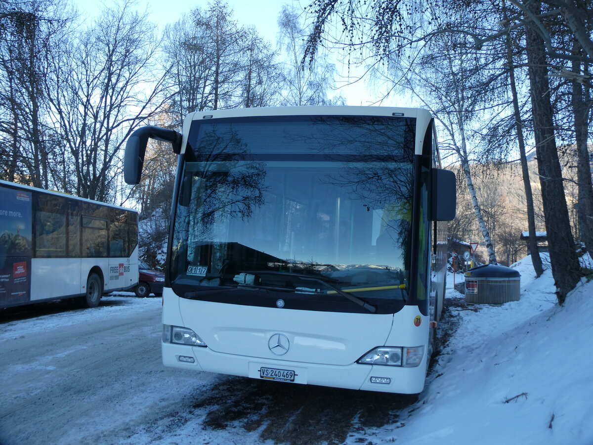 (232'121) - Buchard, Leytron - Nr. 71/VS 240'469 - Mercedes (ex MBC Morges Nr. 80) am 19. Januar 2022 in La Tzoumaz, Villy