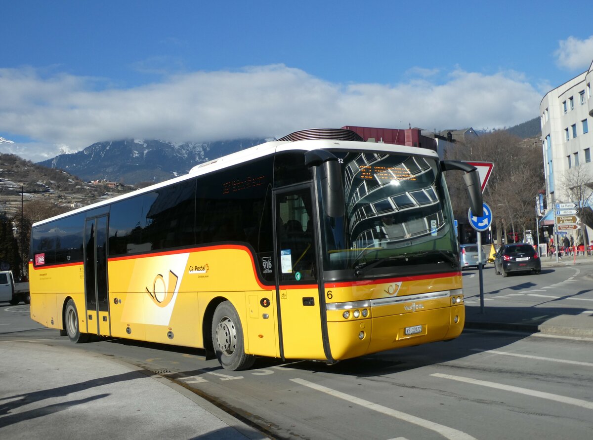 (232'204) - Lathion, Sion - Nr. 6/VS 12'672 - Van Hool am 21. Januar 2022 beim Bahnhof Sion