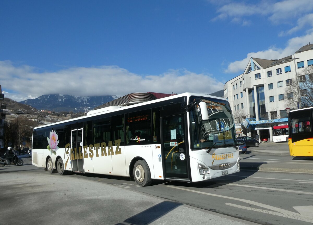 (232'206) - Ballestraz, Grne - VS 494'274 - Iveco (ex Vorfhrfahrzeug Iveco France) am 21. Januar 2022 beim Bahnhof Sion