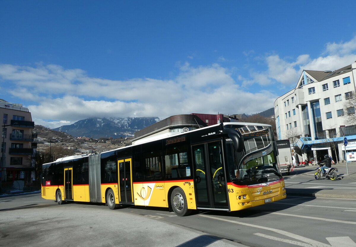 (232'217) - PostAuto Wallis - Nr. 63/VS 49'629 - MAN am 21. Januar 2022 beim Bahnhof Sion