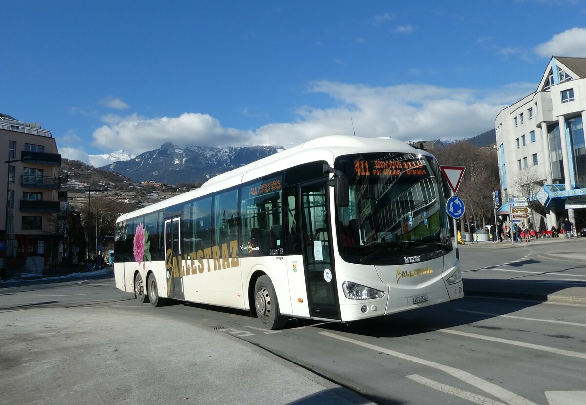 (232'228) - Ballestraz, Grne - VS 22'948 - Irizar am 21. Januar 2022 beim Bahnhof Sion