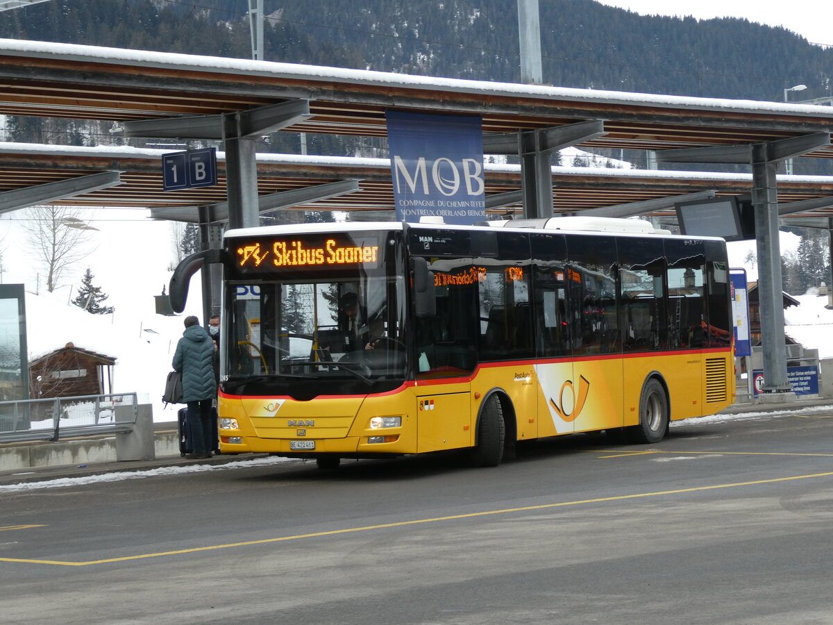 (232'256) - PostAuto Bern - BE 422'461 - MAN/Gppel (ex AVG Meiringen Nr. 61) am 22. Januar 2022 beim Bahnhof Gstaad