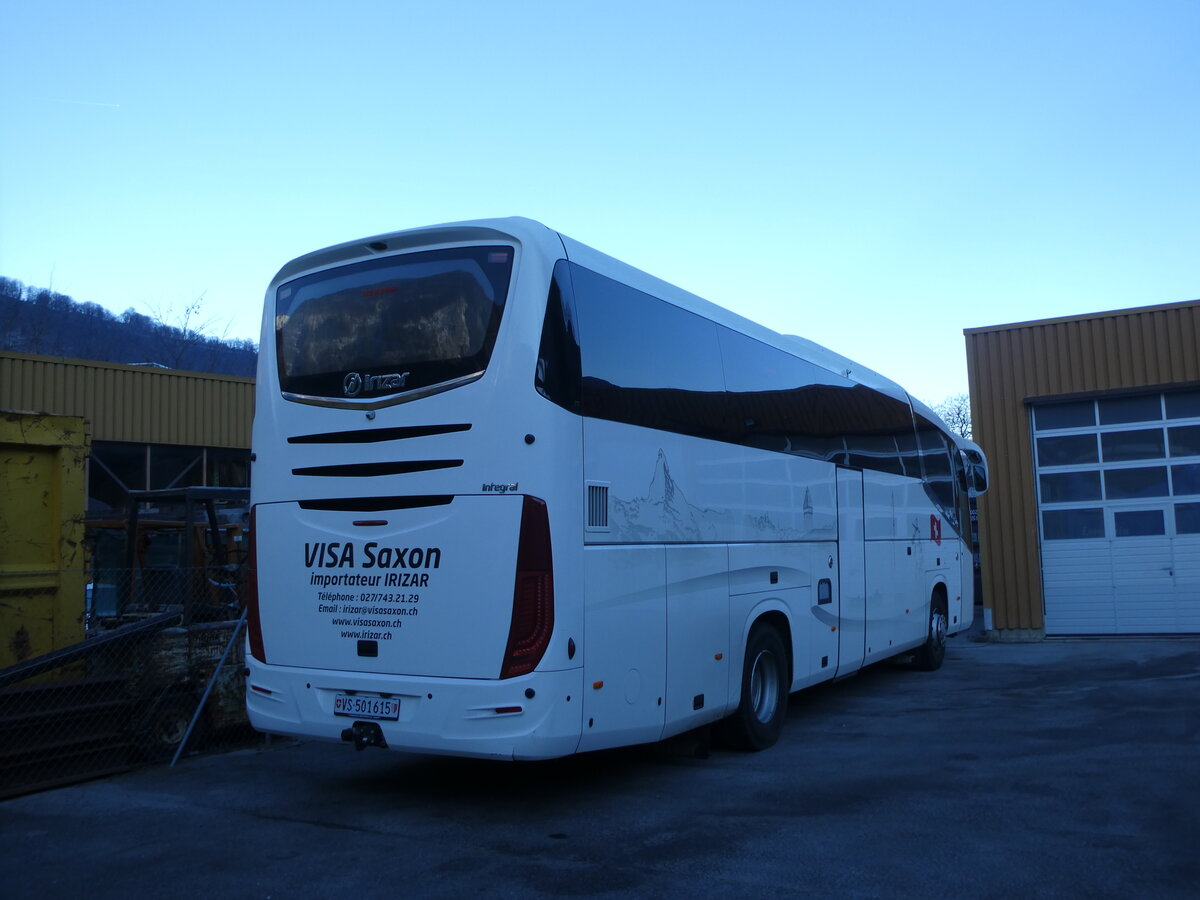 (232'302) - Lmania, Montreux - VS 501'615 - Irizar (Vorfhrfahrzeug Visa) am 23. Januar 2022 in St-Maurice, Garage