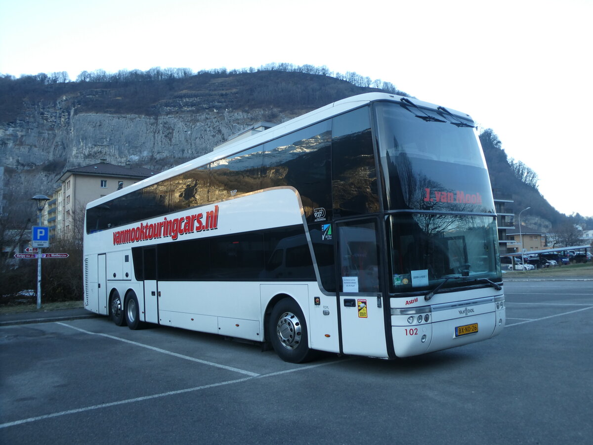 (232'306) - Aus Holland: Van Mook, Oosterhout - Nr. 102/BX-ND-26 - Van Hool am 23. Januar 2022 in St-Maurice, Route du Lman