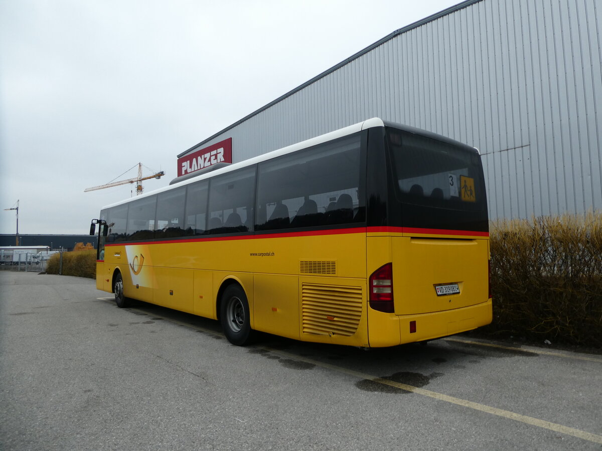 (232'360) - CarPostal Ouest - VD 319'081 - Mercedes am 23. Januar 2022 in Daillens, Planzer