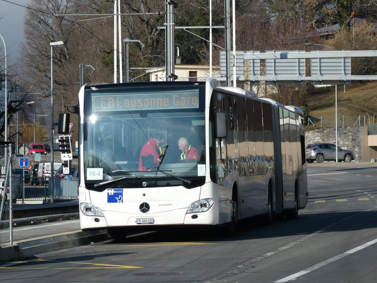 (232'367) - Intertours, Domdidier - FR 300'492 - Mercedes am 23. Januar 2022 beim Bahnhof Pirlly-Chasseur (Einsatz TL)