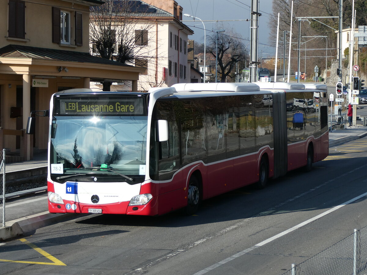 (232'374) - Intertours, Domdidier - FR 300'454 - Mercedes (ex A-Wien) am 23. Januar 2022 beim Bahnhof Prilly-Chasseur (Einsatz TL)