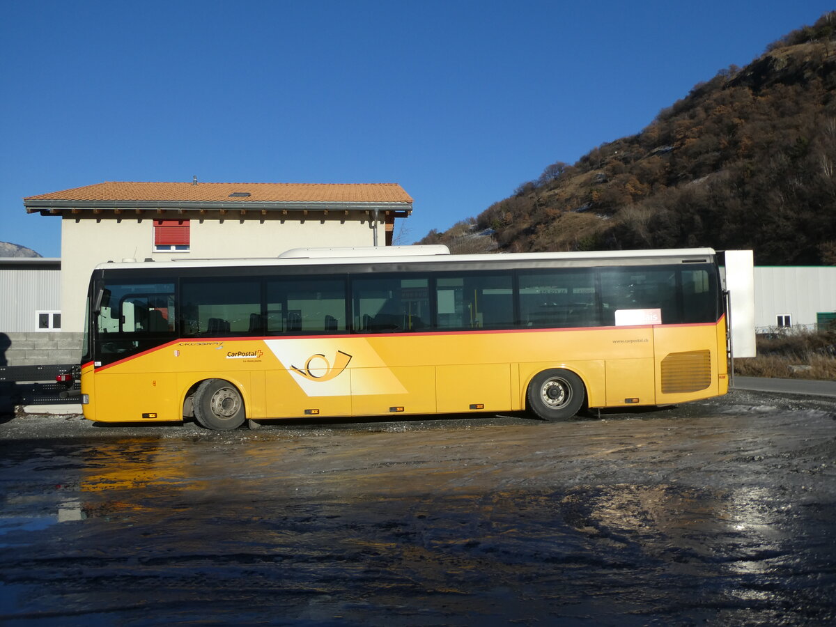 (232'385) - PostAuto Wallis - Nr. 4 - Irisbus am 23. Januar 2022 in Saxon, Garage Visa