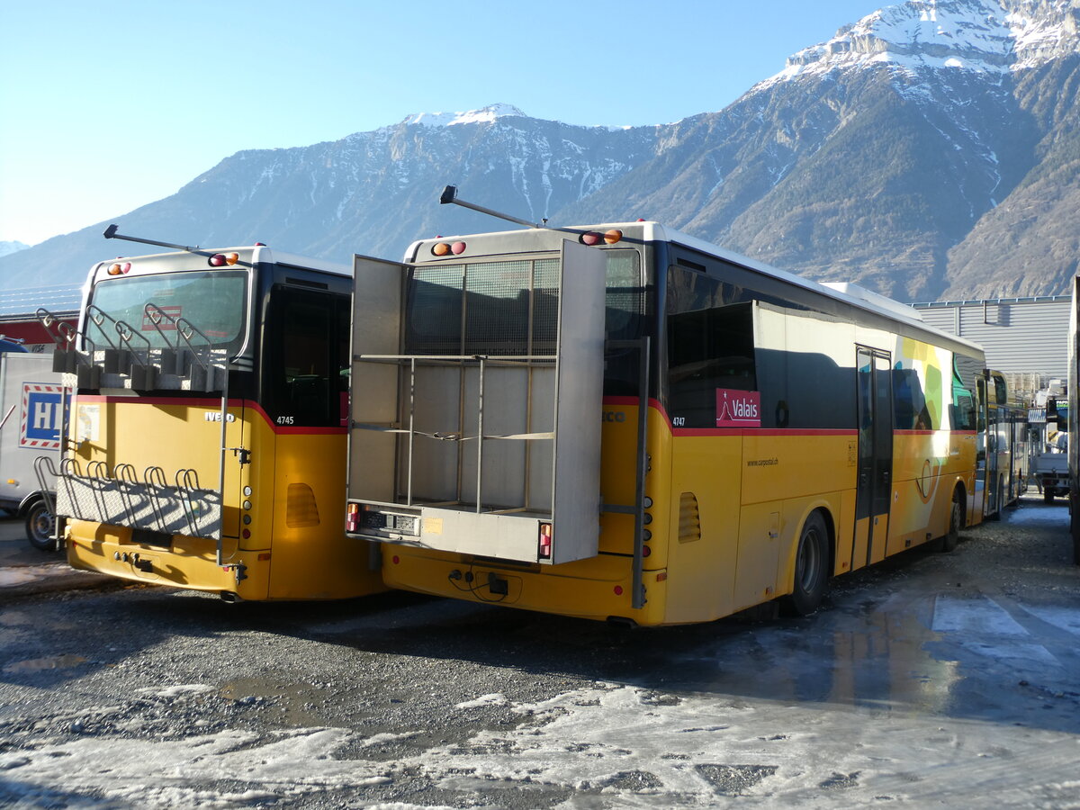 (232'387) - PostAuto Wallis - Nr. 7 - Irisbus am 23. Januar 2022 in Saxon, Garage Visa