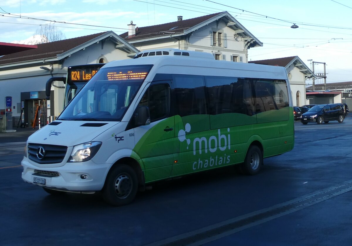 (232'442) - TPC Aigle - Nr. 606/VD 329'186 - Mercedes (ex Limmat Bus, Dietikon Nr. 65) am 29. Januar 2022 beim Bahnhof Aigle