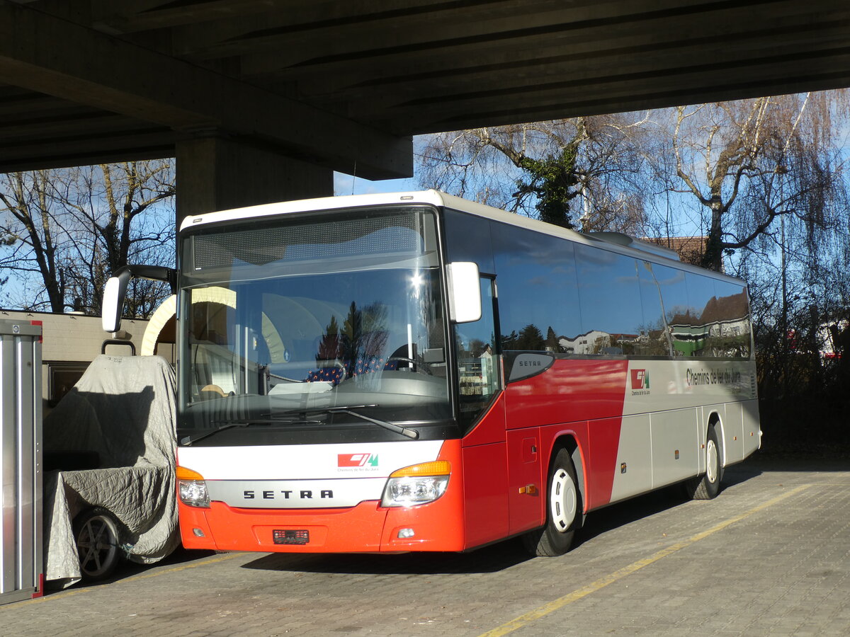 (232'551) - CJ Tramelan - Nr. 123 - Setra am 30. Januar 2022 in Kerzers, Interbus