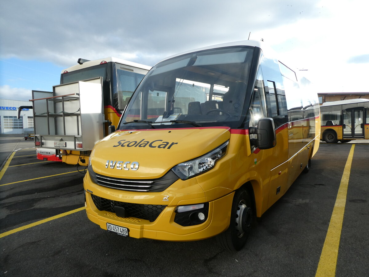 (232'569) - CarPostal Ouest - VD 457'489 - Iveco/Rosero am 30. Januar 2022 in Kerzers, Interbus