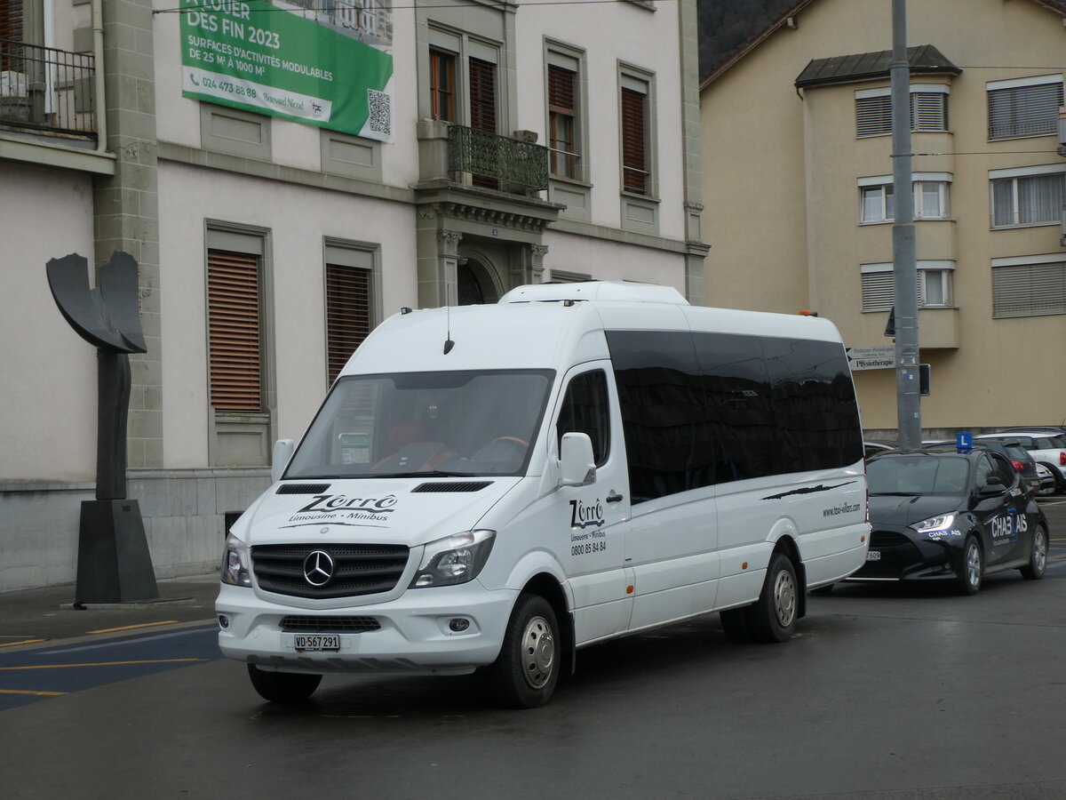 (232'587) - Zorro, Villars - VD 567'291 - Mercedes am 31. Januar 2022 beim Bahnhof Aigle