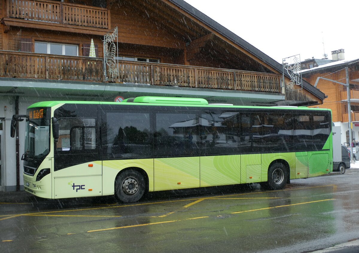 (232'598) - TPC Aigle - Nr. 20/VD 1186 - Volvo am 31. Januar 2022 beim Bahnhof Villars-sur-Ollon