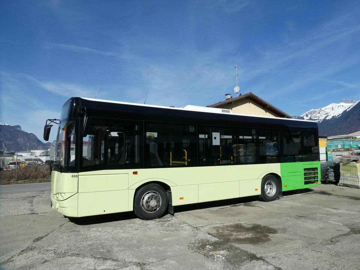 (232'784) - TPC Aigle - Nr. 688/VD 1085 - Solaris (ex Nr. CP07) am 12. Februar 2022 in Collombey, Garage