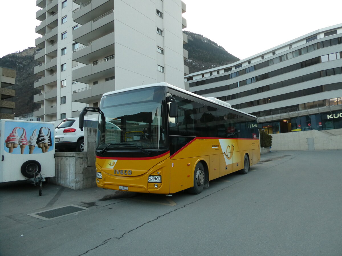 (232'804) - Autotour, Visp - VS 48'333 - Iveco (ex VS 455'577) am 12. Februar 2022 beim Bahnhof Visp