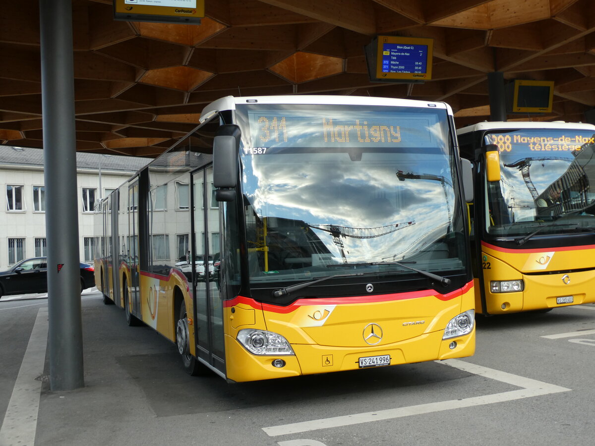 (232'997) - Buchard, Leytron - VS 241'996 - Mercedes am 20. Februar 2022 beim Bahnhof Sion