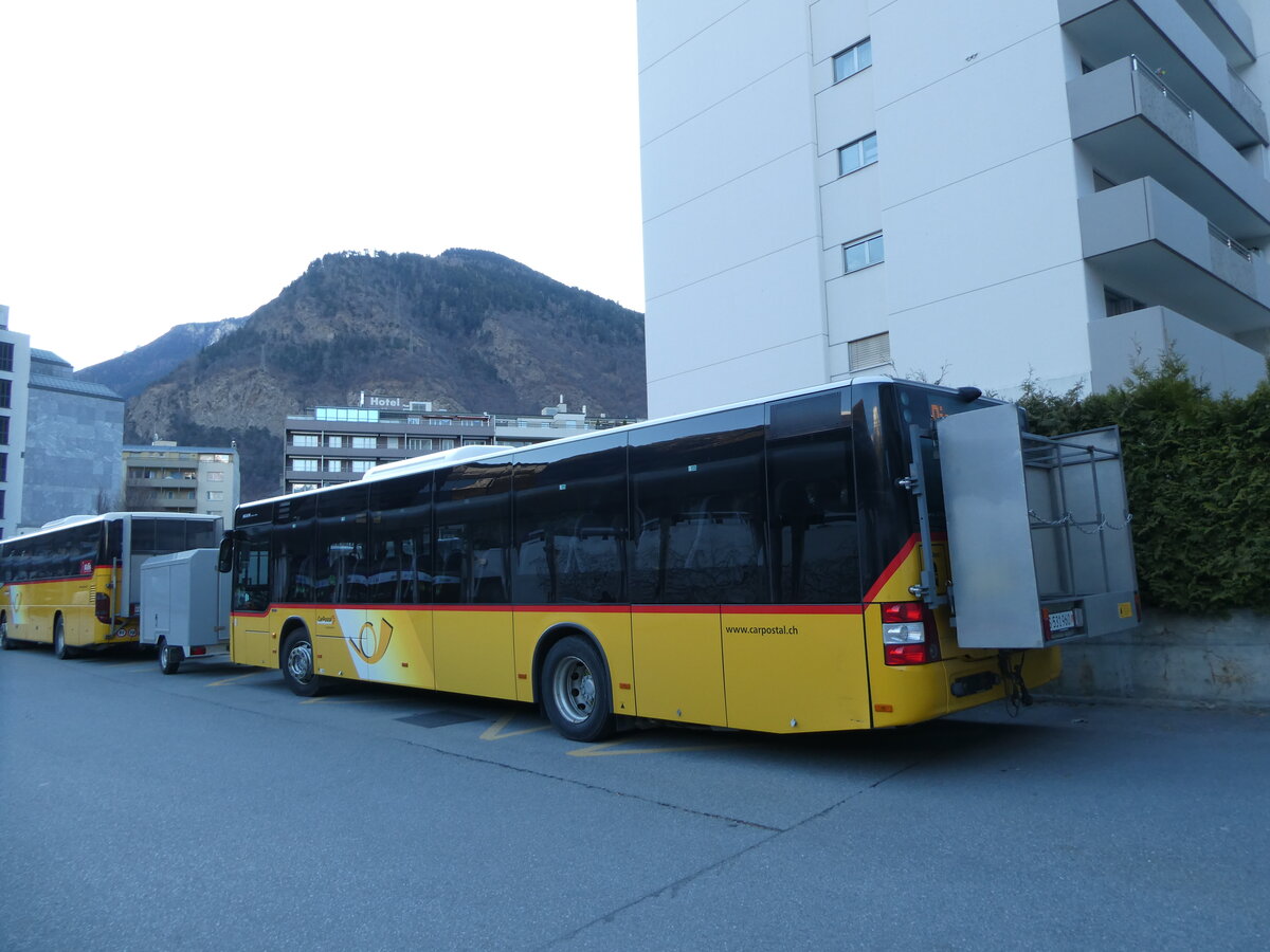 (233'127) - PostAuto Wallis - VS 531'960 - MAN (ex CarPostal Ouest) am 26. Februar 2022 beim Bahnhof Visp