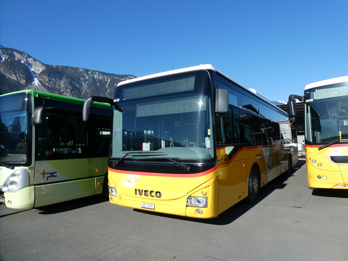 (233'159) - TPC Aigle - Nr. 28/VD 1151 - Iveco am 26. Februar 2022 in Collombey, Garage TPC