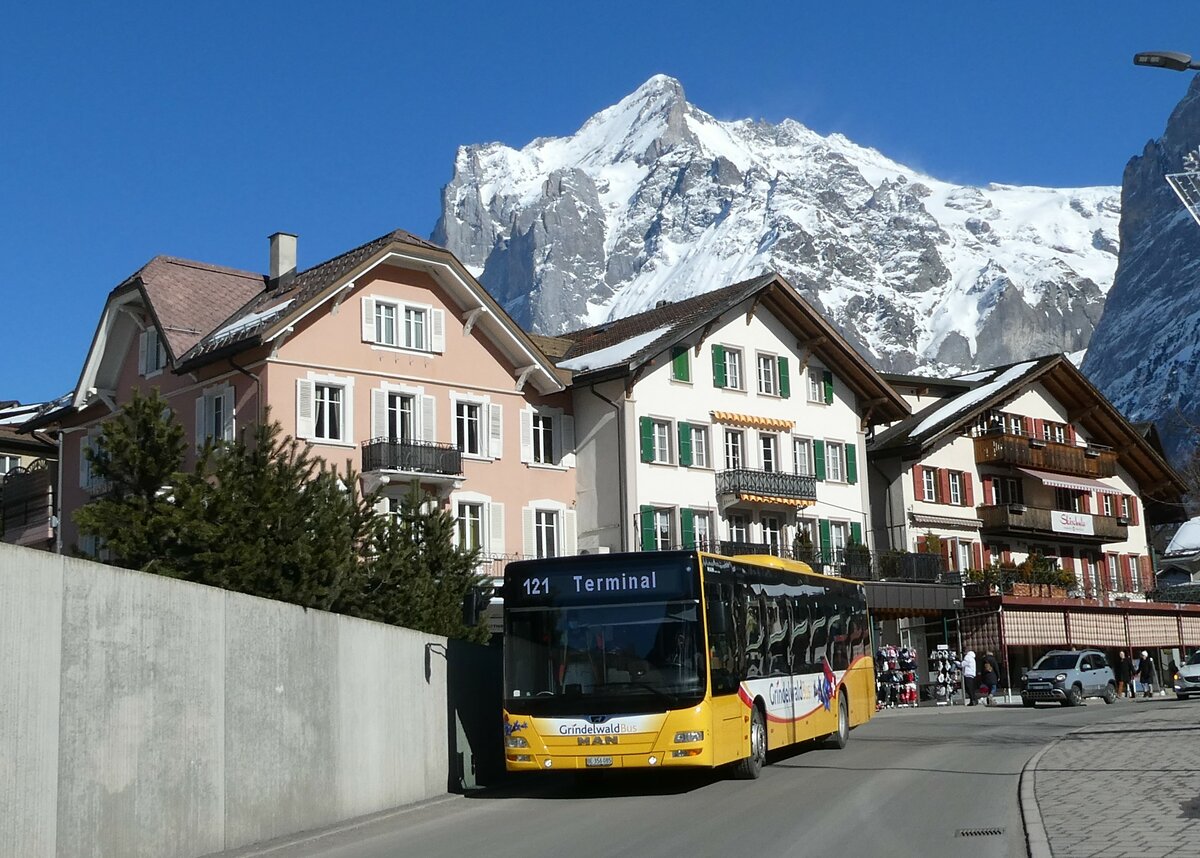 (233'274) - Grindelwaldbus, Grindelwald - Nr. 12/BE 356'085 - MAN am 27. Februar 2022 in Grindelwald, Sportzentrum