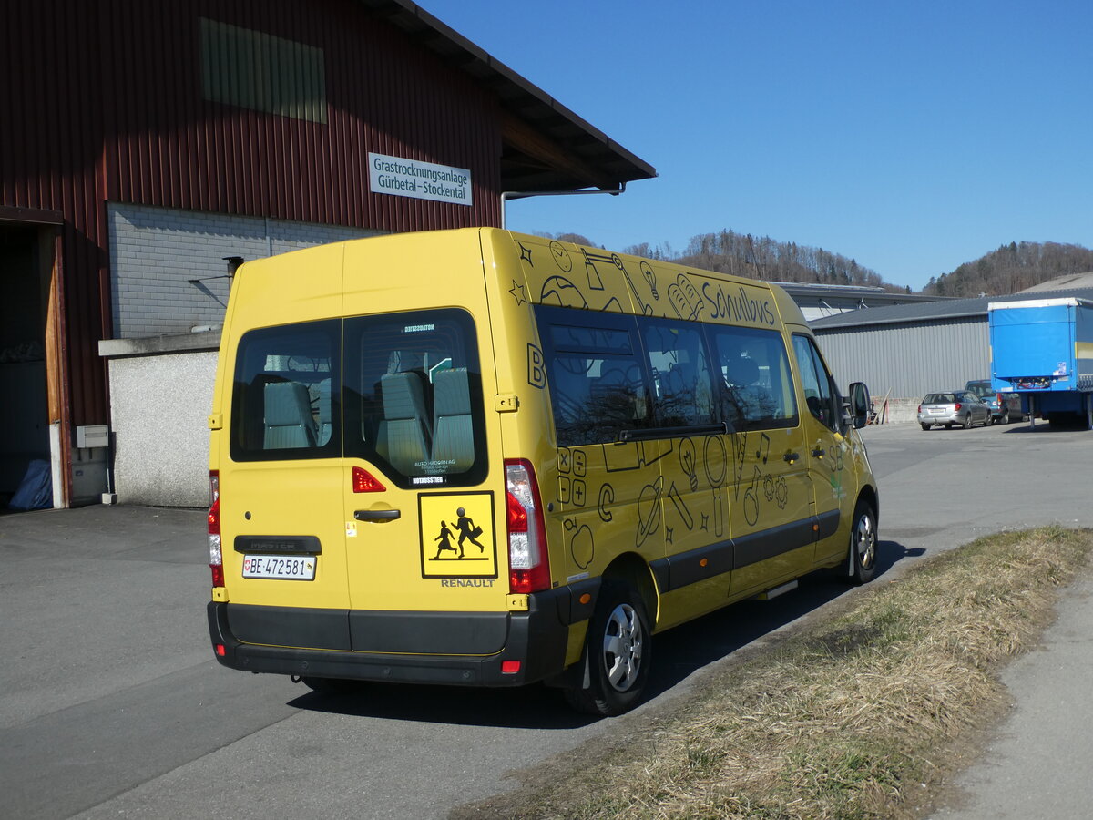 (233'330) - Sprung Brett Schule, Burgistein - BE 472'581 - Renault am 28. Februar 2022 in Burgistein, Grastrocknungsanlage