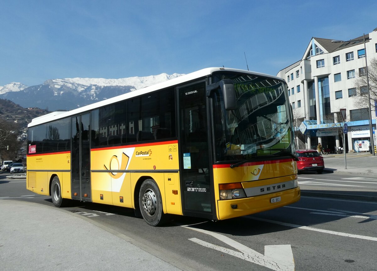 (233'435) - Evquoz, Erde - Erde - VS 1011 - Setra am 7. Mrz 2022 beim Bahnhof Sion