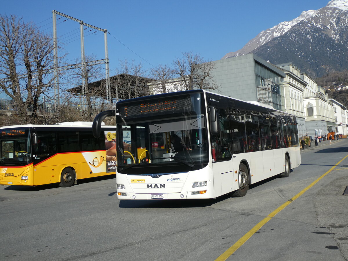 (233'487) - PostAuto Wallis - VS 449'116 - MAN am 7. Mrz 2022 beim Bahnhof Brig