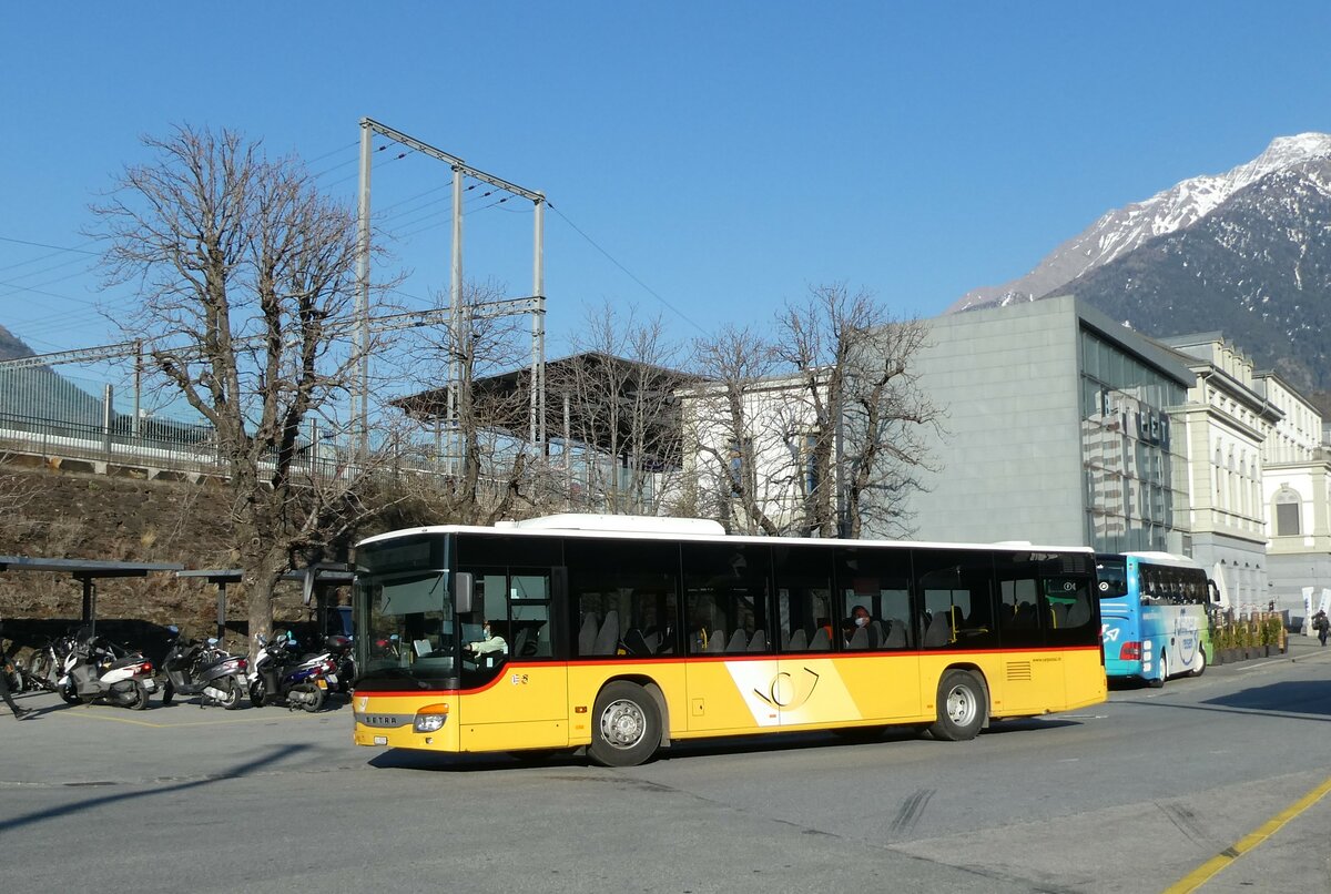 (233'496) - CarPostal Ouest - JU 59'239 - Setra (ex Nr. 23) am 7. Mrz 2022 beim Bahnhof Brig (Einsatz PostAuto Wallis)