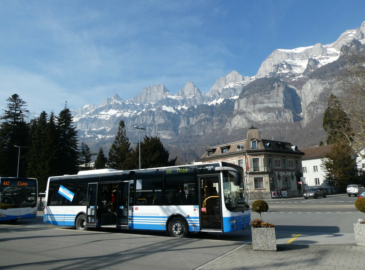 (233'565) - BSW Sargans - Nr. 320/SG 297'507 - MAN/Gppel am 8. Mrz 2022 beim Bahnhof Walenstadt