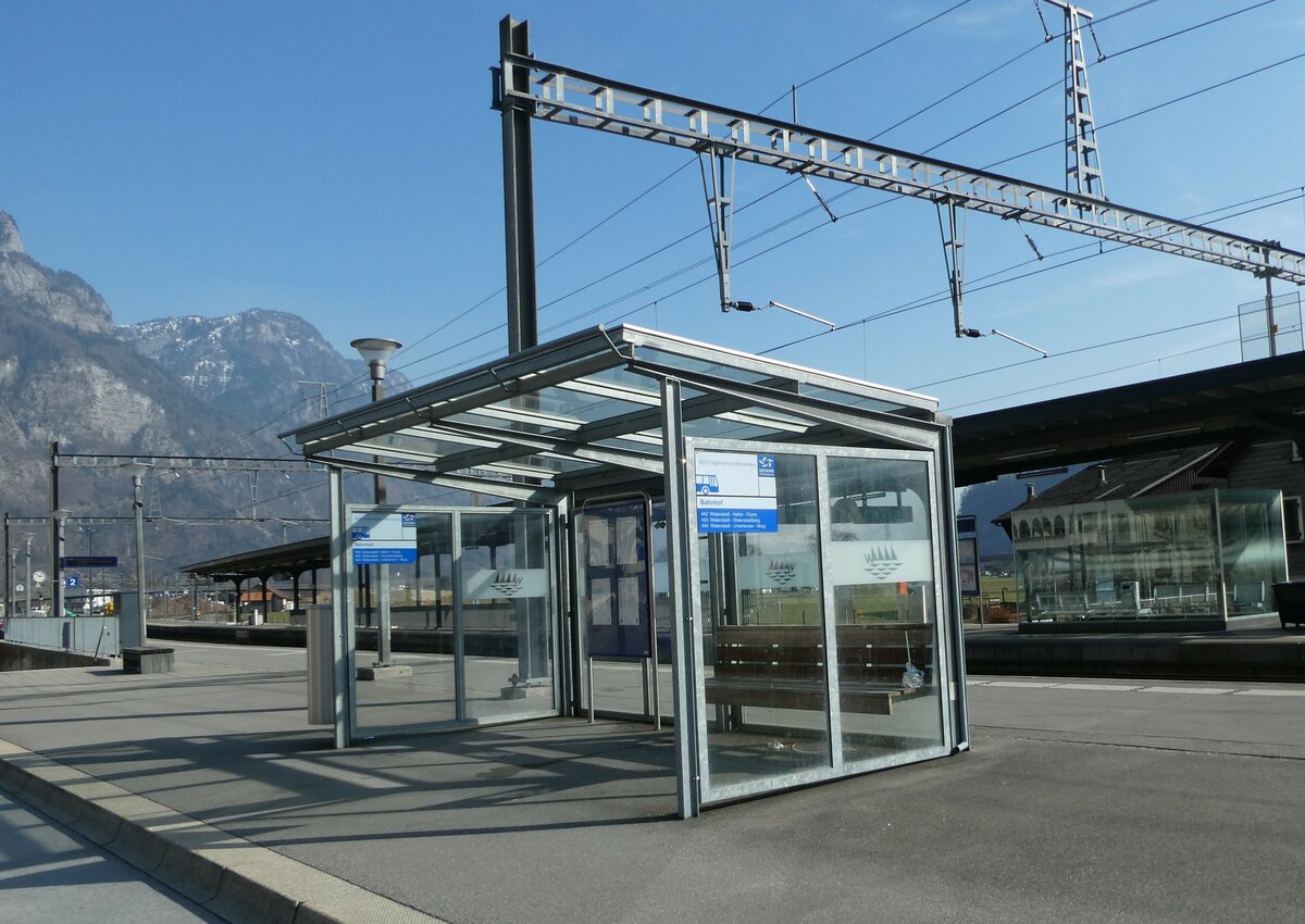 (233'570) - BSW-Haltestelle am 8. Mrz 2022 beim Bahnhof Walenstadt