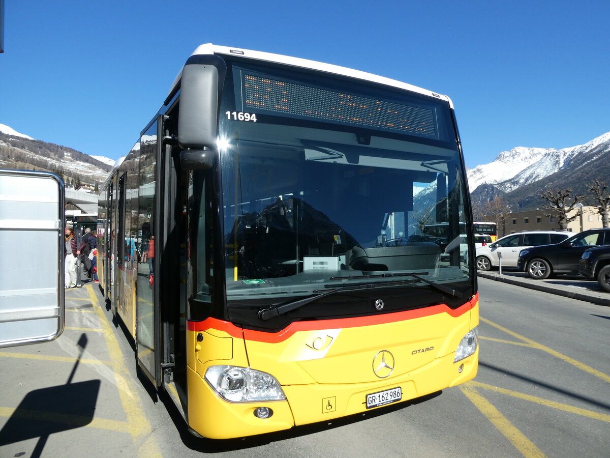 (233'686) - PostAuto Graubnden - GR 162'986 - Mercedes am 10. Mrz 2022 beim Bahnhof Scuol-Tarasp