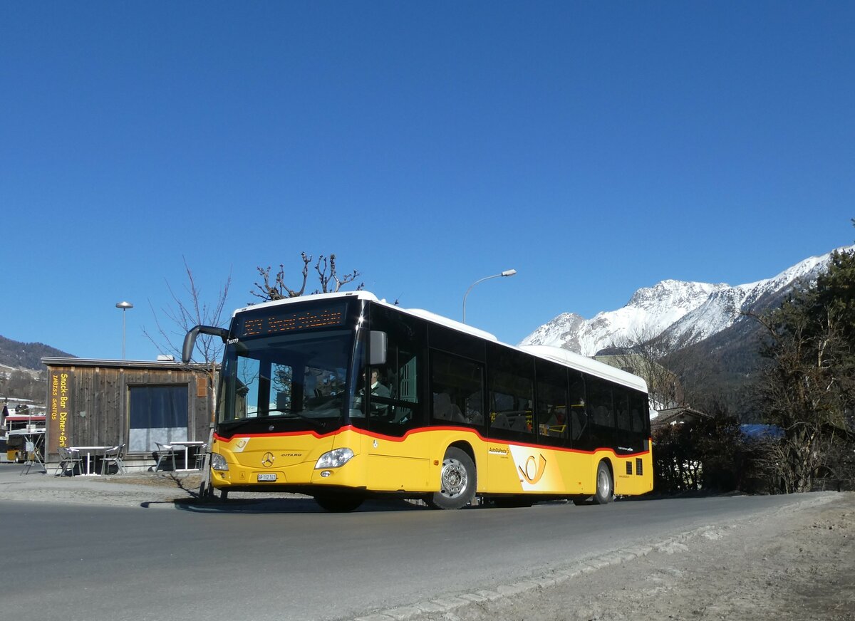 (233'704) - PostAuto Graubnden - GR 102'343 - Mercedes am 10. Mrz 2022 beim Bahnhof Scuol-Tarasp