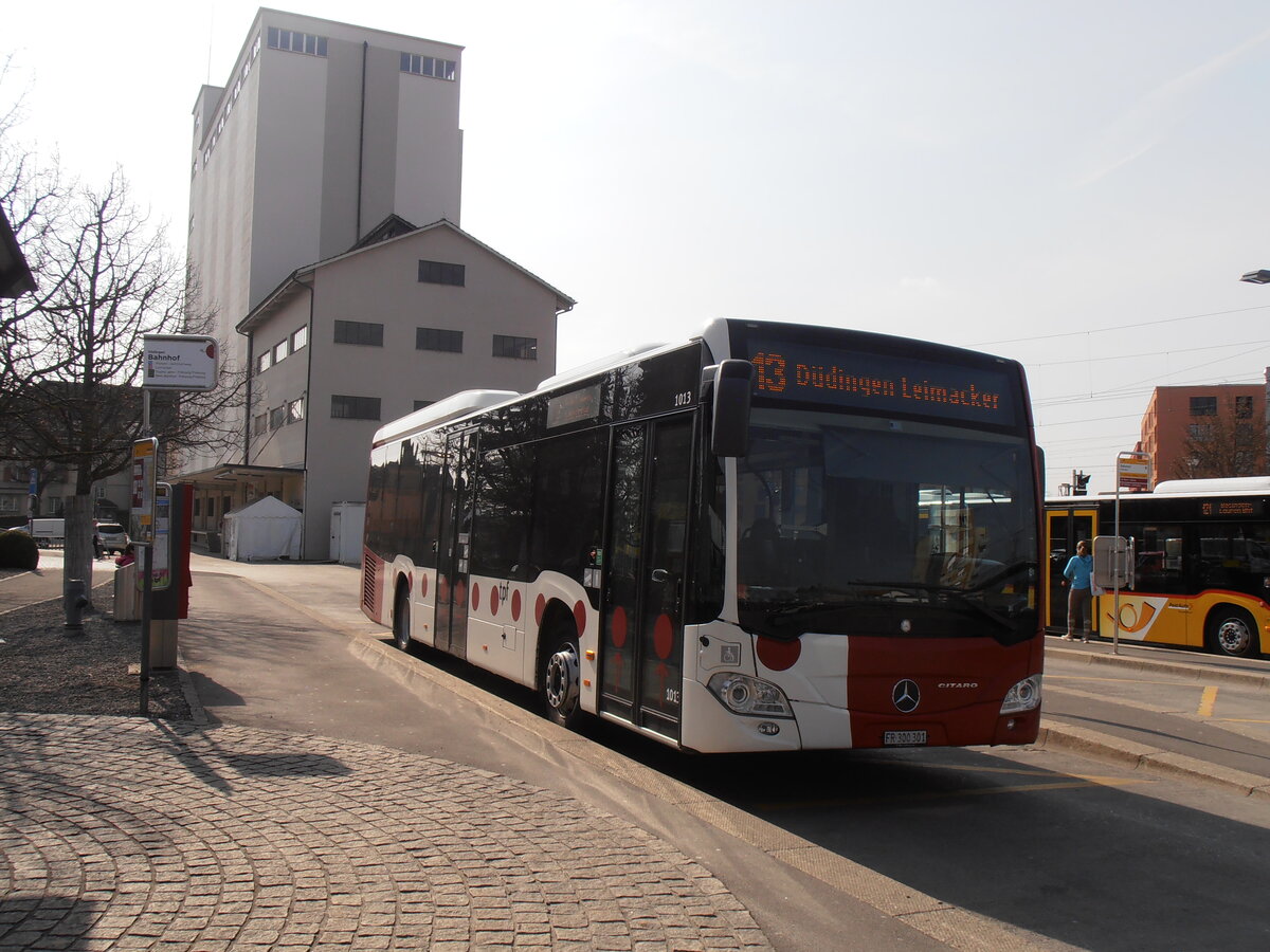 (233'839) - TPF Fribourg - Nr. 1013/FR 300'301 - Mercedes am 12. Mrz 2022 beim Bahnhof Ddingen