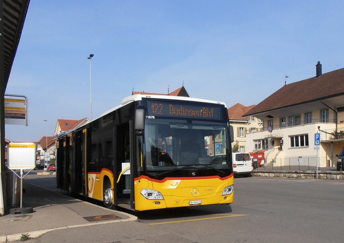 (233'845) - Wieland, Murten - Nr. 125/FR 300'631 - Mercedes am 12. Mrz 2022 beim Bahnhof Kerzers