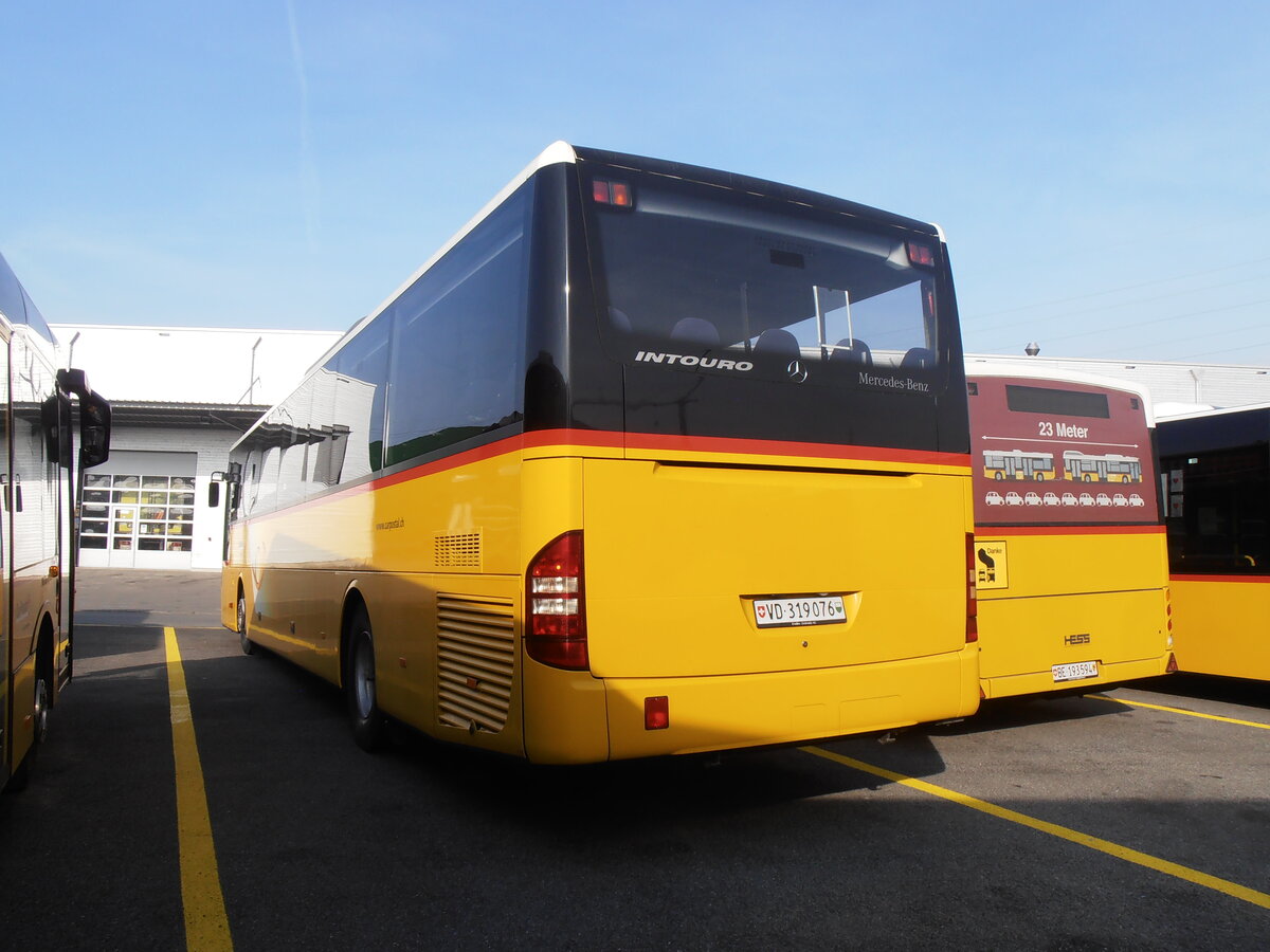 (233'863) - CarPostal Ouest - VD 319'076 - Mercedes am 12. Mrz 2022 in Kerzers, Interbus