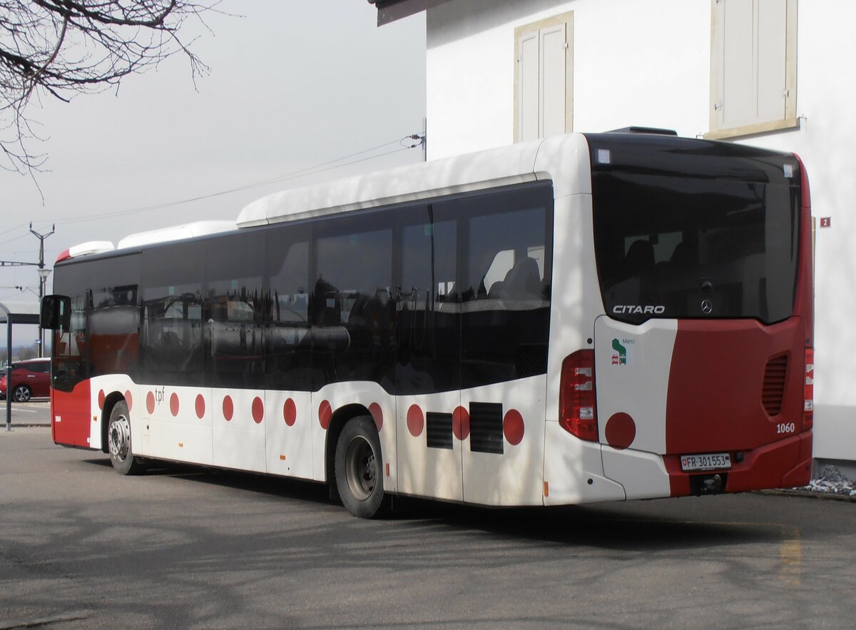 (233'902) - TPF Fribourg - Nr. 1060/FR 301'553 - Mercedes am 13. Mrz 2022 beim Bahnhof Domdidier