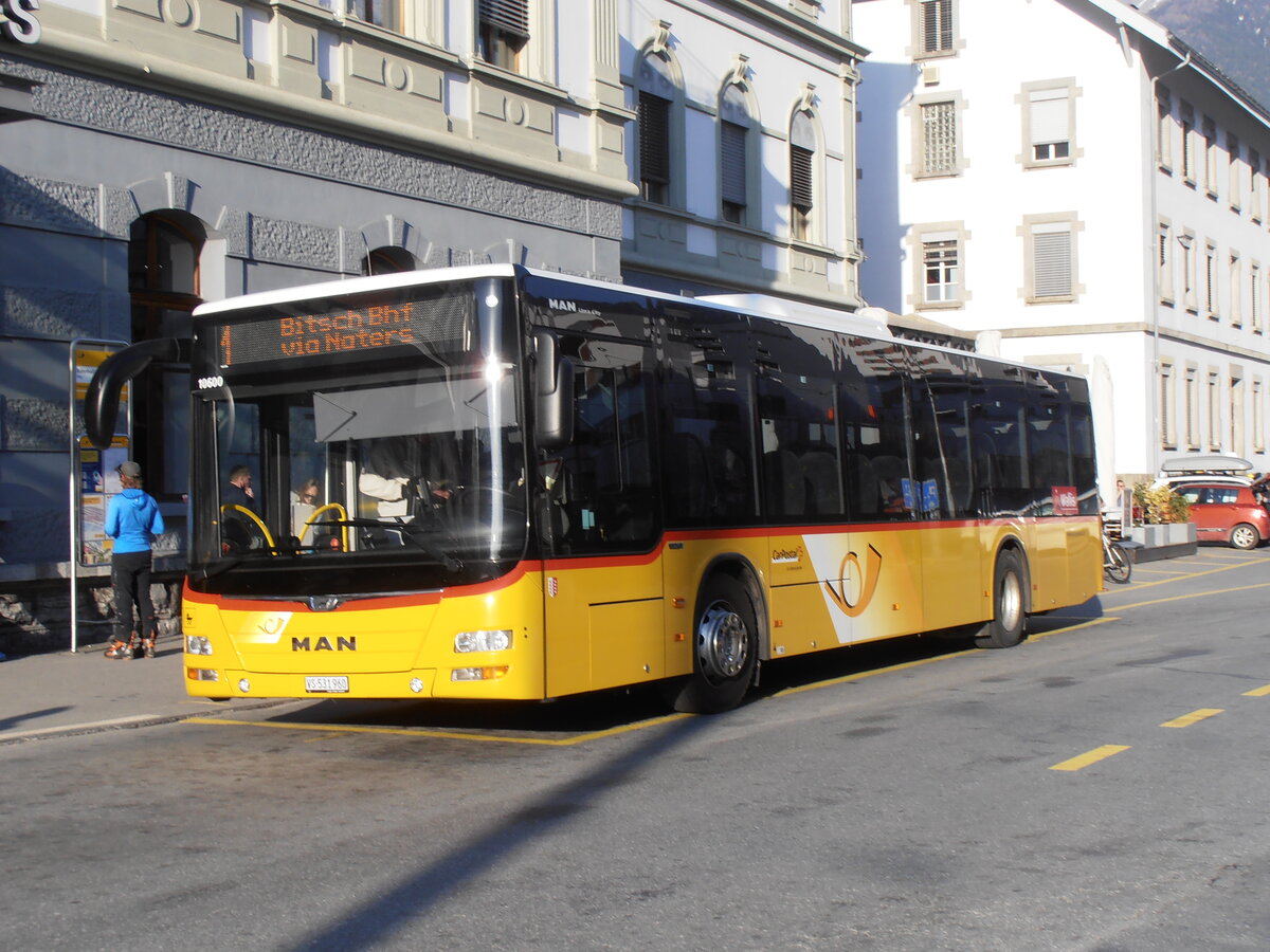 (234'052) - PostAuto Wallis - VS 531'960 - MAN (ex CarPostal Ouest) am 20. Mrz 2022 beim Bahnhof Brig