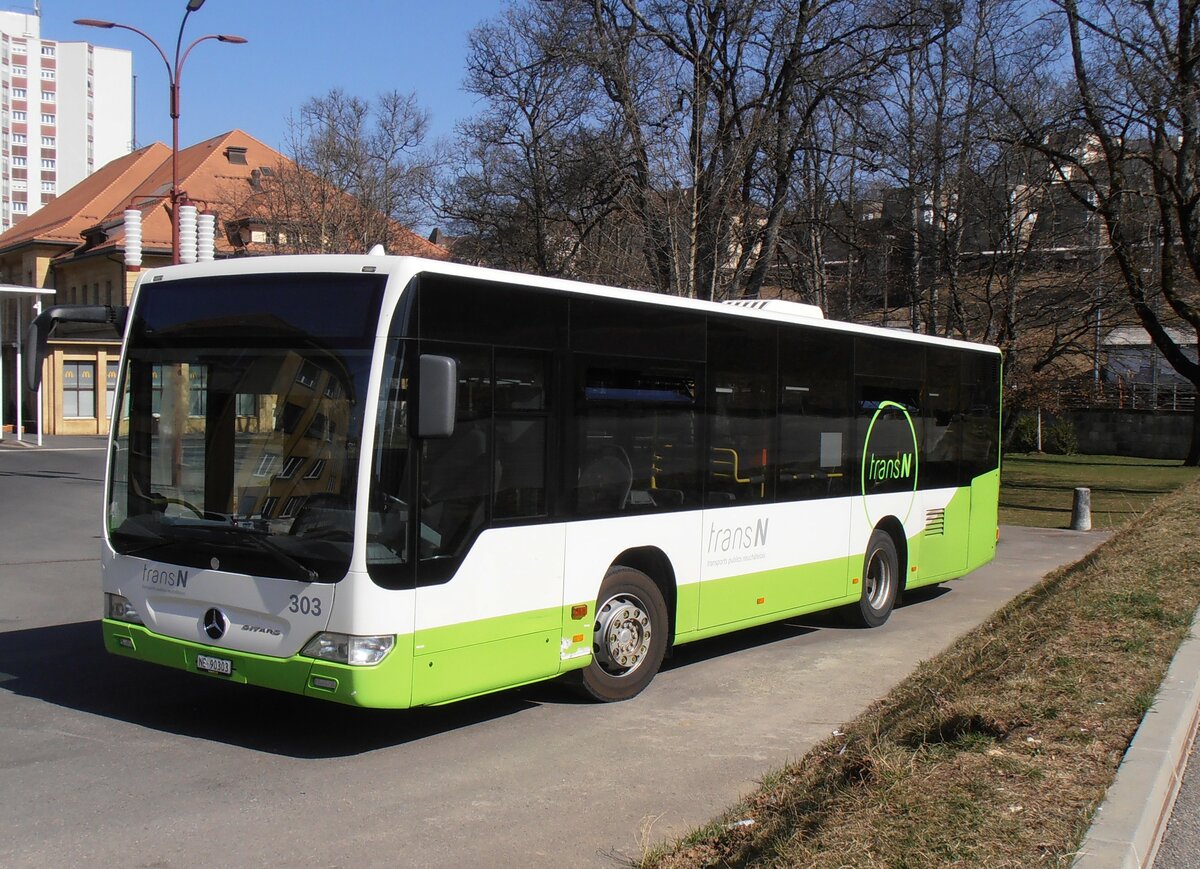 (234'078) - transN, La Chaux-de-Fonds - Nr. 303/NE 90'303 - Mercedes (ex TRN La Chaux-de-Fonds Nr. 303) am 26. Mrz 2022 beim Bahnhof La Chaux-de-Fonds