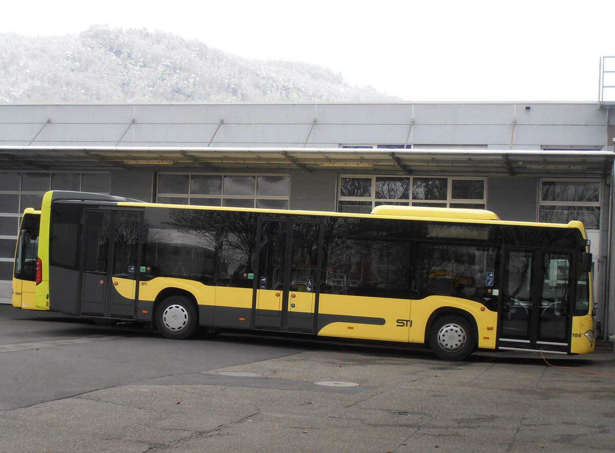 (234'175) - STI Thun - Nr. 186/BE 804'186 - Mercedes am 3. April 2022 in Thun, Garage