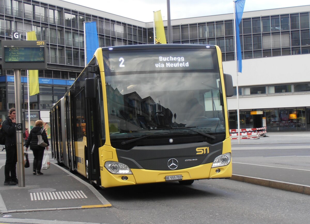 (234'216) - STI Thun - Nr. 702/BE 555'702 - Mercedes am 6. April 2022 beim Bahnhof Thun