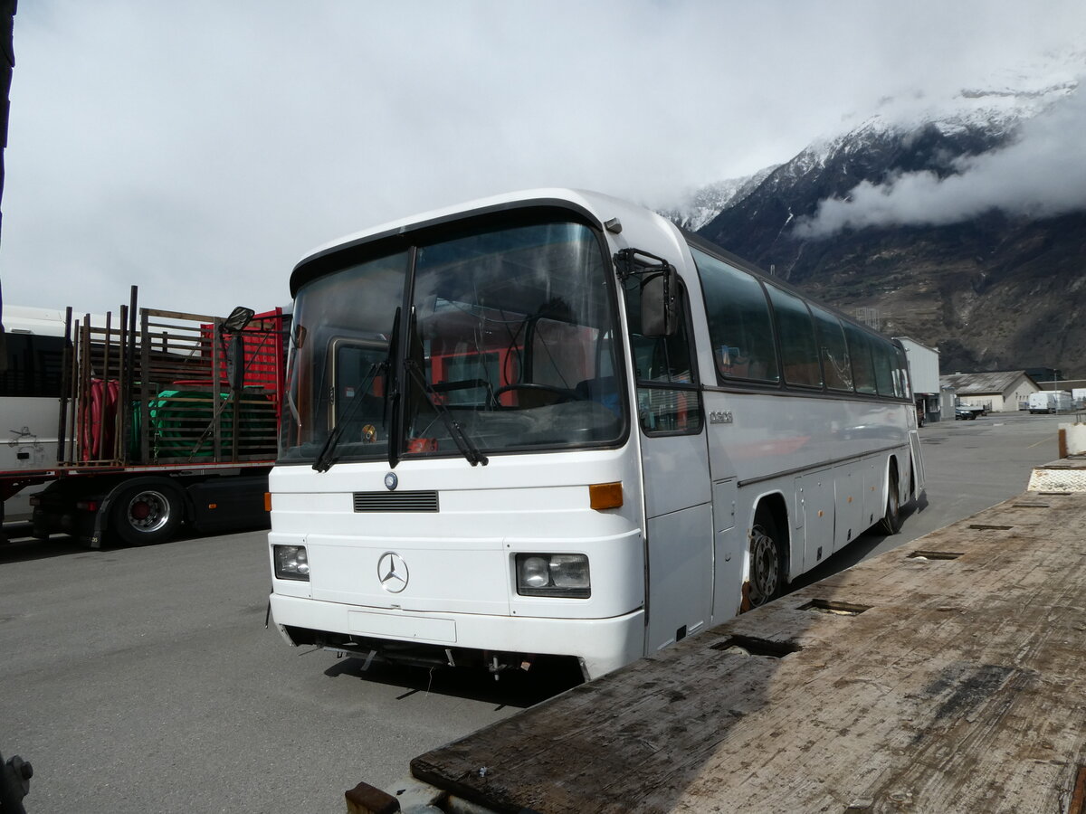 (234'275) - VIBUH, La Tour-de-Trme - Mercedes (ex L'Oiseau Bleu, Sierre; ex SMC Montana Nr. 48) am 9. April 2022 in Saxon, Garage Visa