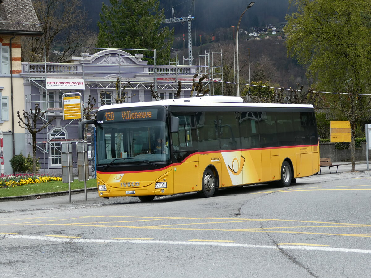 (234'292) - MOB Montreux - Nr. 28/VD 1151 - Iveco am 9. April 2022 beim Bahnhof Monthey, CFF