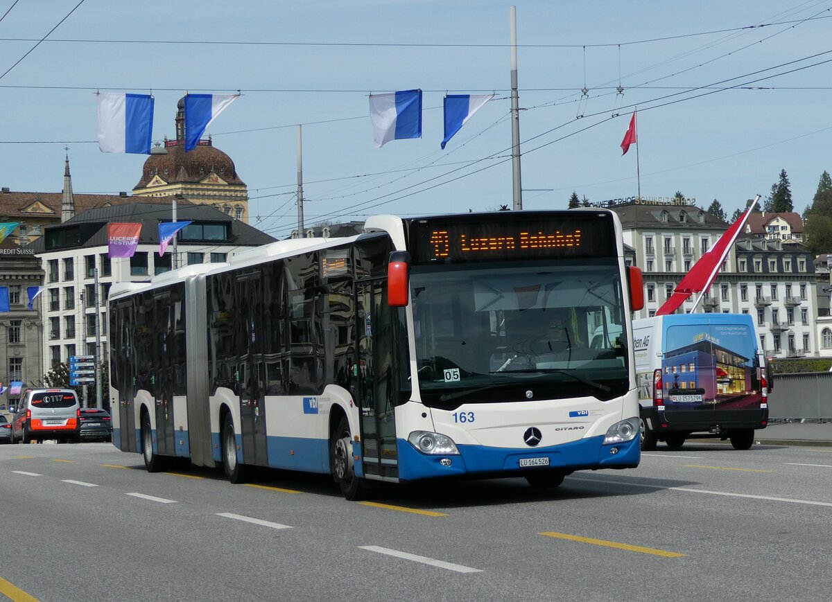 (234'454) - VBL Luzern - Nr. 163/LU 164'526 - Mercedes am 11. April 2022 in Luzern, Bahnhofbrcke