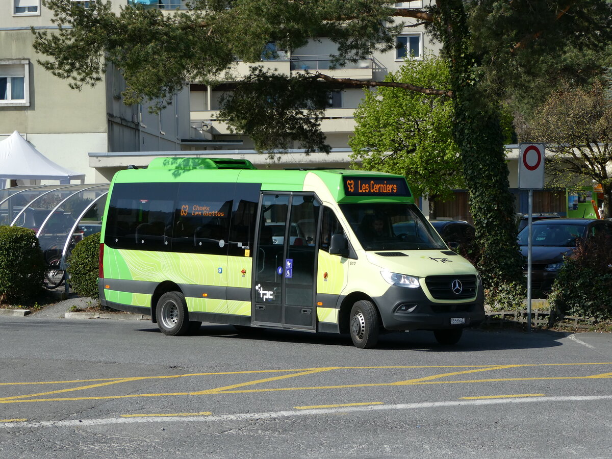 (234'562) - TPC Aigle - Nr. 612/VS 535'473 - Mercedes/ProBus am 15. April 2022 beim Bahnhof Monthey CFF