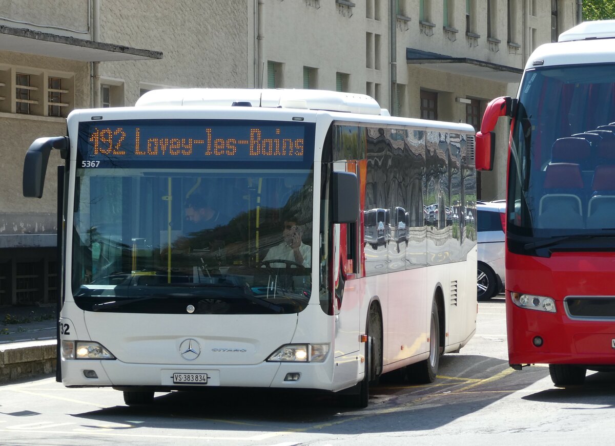 (234'575) - PostAuto Wallis - Nr. 32/VS 383'834 - Mercedes (ex TPC Aigle Nr. CP16) am 15. April 2022 beim Bahnhof St-Maurice